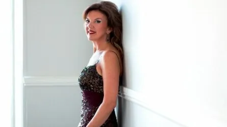 Tasmin Little performs at Rhinegold LIVE